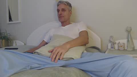 Daniel Bisexual uncut 20cm online show from January 19, 3:42 pm