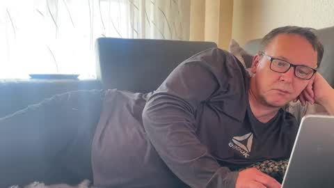 Tom online show from April 25, 1:41 pm