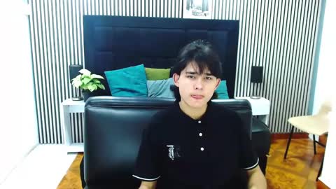 tom_0002 online show from October 18, 9:08 pm