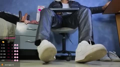 Tom online show from February 24, 2:20 pm