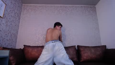 Tom online show from April 10, 8:57 pm