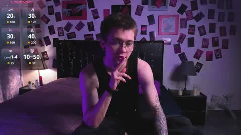 tomas_norton online show from May 23, 9:00 pm