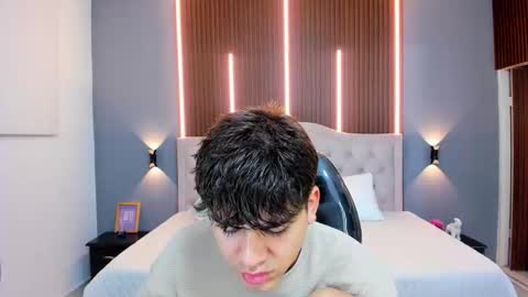 Snapshot of tommy18__ chatting on October 22, 3:31 am Tommy online show from October 22, 3:31 am