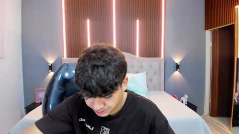 Snapshot of tommy18__ chatting on October 23, 3:41 am Tommy online show from October 23, 3:41 am