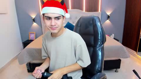 Tommy  online show from December 2, 3:49 am