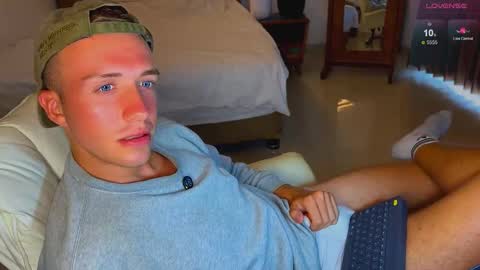 Snapshot of tommy_cumfinger chatting on September 9, 5:40 am Tommy online show from September 9, 5:40 am