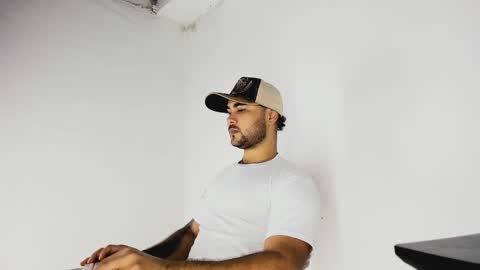 tommy_sccott online show from November 2, 2:44 am