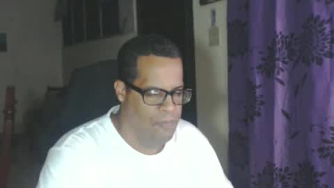 Snapshot of toni2814 chatting on February 5, 2:40 am Antonio online show from February 5, 2:40 am