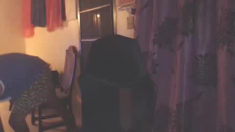 Snapshot of toni2814 chatting on October 13, 2:35 am Antonio online show from October 13, 2:35 am