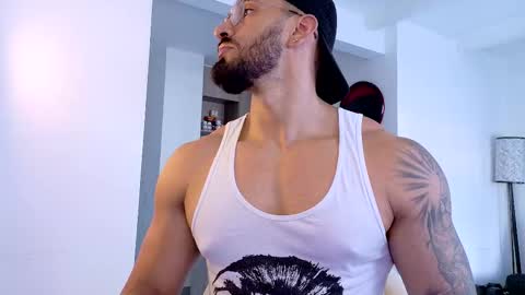 tony muscle1 online show from January 17, 8:50 pm