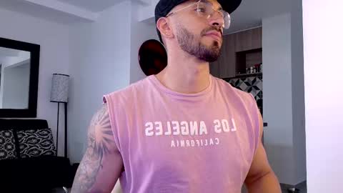 tony muscle1 online show from October 18, 8:35 pm