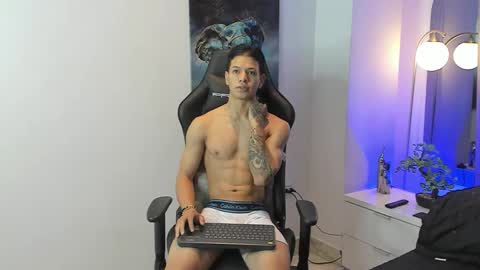 tony_petrov online show from September 24, 7:48 am