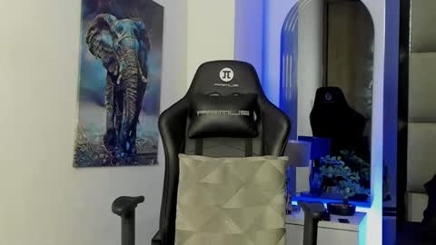 tony_petrov online show from February 12, 5:44 am