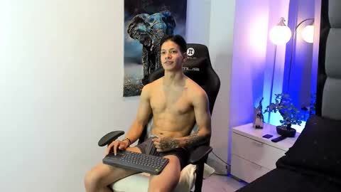 tony_petrov online show from October 11, 8:41 am