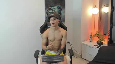 tony_petrov online show from October 7, 1:29 pm