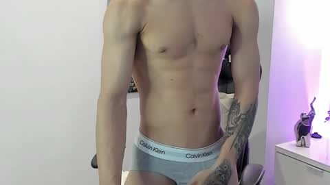 tony_petrov online show from November 15, 3:02 pm