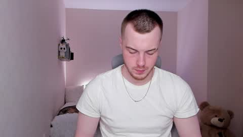 Snapshot of toohornyserj chatting on December 22, 11:41 pm toohornyserj online show from December 22, 11:41 pm