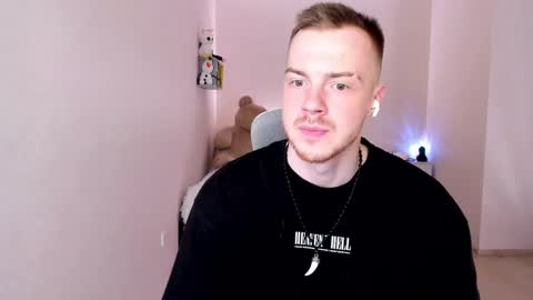 Snapshot of toohornyserj chatting on March 2, 1:26 am toohornyserj online show from March 2, 1:26 am