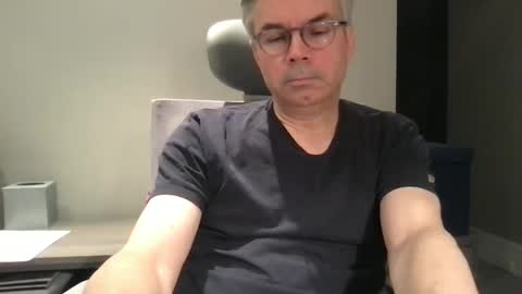 Snapshot of topspin69 chatting on December 5, 3:31 am topspin69 online show from December 5, 3:31 am