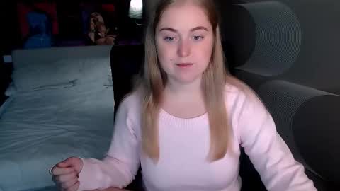 Snapshot of tori_blond chatting on October 23, 6:26 am tori_blond online show from October 23, 6:26 am