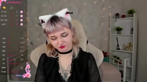 Snapshot of tori_cutie chatting on October 16, 12:21 am Tori online show from October 16, 12:21 am
