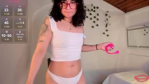 tori_just online show from March 21, 2:44 pm