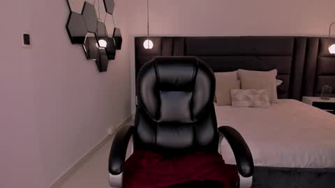 Tori Cross online show from March 10, 3:30 pm