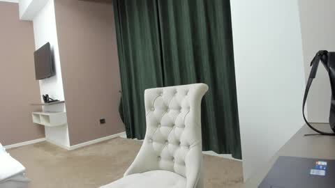         online show from December 4, 8:01 pm