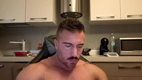 Snapshot of toro_arrapato chatting on October 29, 1:35 pm toro_arrapato online show from October 29, 1:35 pm