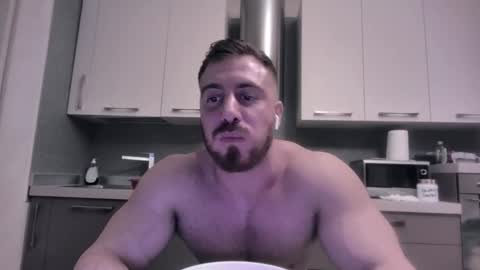 Snapshot of toro_arrapato chatting on December 11, 11:32 pm toro_arrapato online show from December 11, 11:32 pm