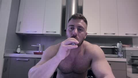 Snapshot of toro_arrapato chatting on December 23, 12:52 pm toro_arrapato online show from December 23, 12:52 pm