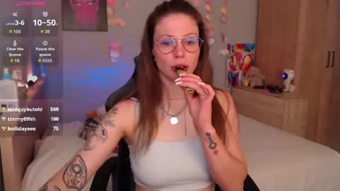 toxkiss online show from June 9, 9:31 am