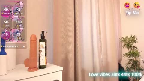 Snapshot of tracy_tay1or chatting on February 21, 3:45 am Tracy GMT2 Mon 3 AM - 4 PM Tue 3 AM - 4 PM Wed 3 AM - 4 PM Thur 3 AM - 4 PM Fri 3 AM - 4 PM online show from February 21, 3:45 am