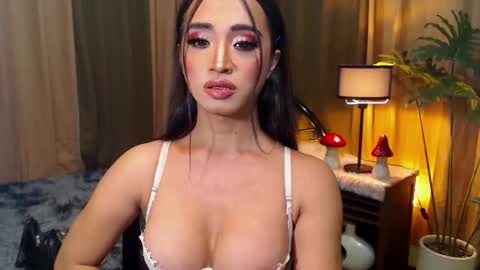 ROSY TAN  BE MY KING DONT FORGET TO FOLLOW AND THUMBS UP ME online show from September 15, 5:14 pm