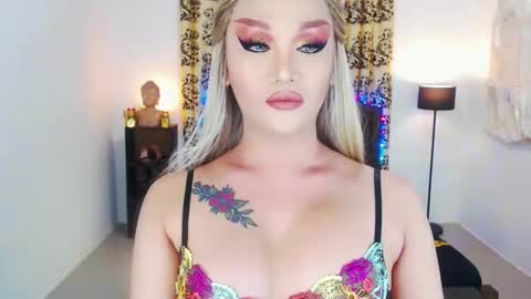 Snapshot of transplayfullolivia chatting on September 16, 7:11 am KYLIE BELLA  TS online show from September 16, 7:11 am