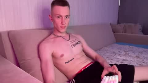 Travis online show from May 10, 10:10 am