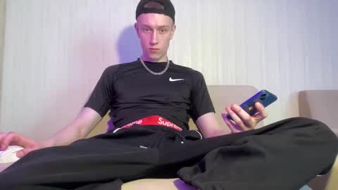 Travis online show from April 30, 8:19 am