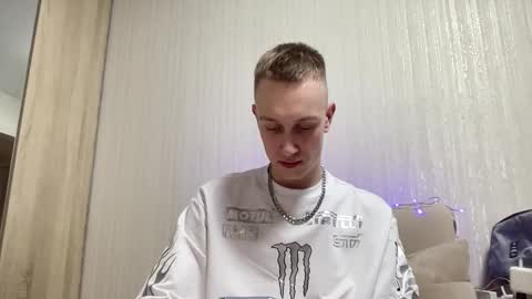 Travis online show from April 1, 1:41 pm