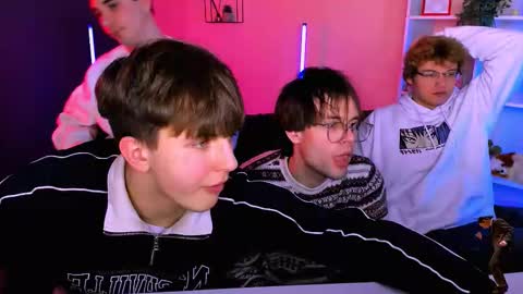 Travis online show from February 3, 10:08 am