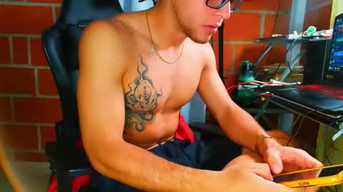 TRAVIS. online show from January 16, 10:41 pm