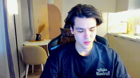 travisrivas online show from March 29, 1:24 pm