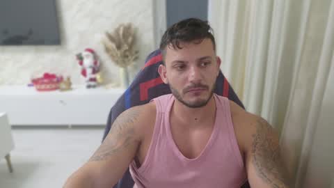 TRAVISS HOLDEN online show from December 4, 4:48 am