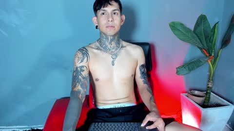 TRAV - INDEPENDENT MODEL online show from March 12, 9:35 pm