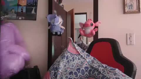 triana_bell online show from April 16, 8:42 pm