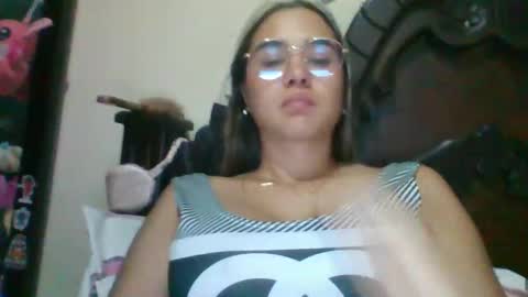 triana_bell online show from February 24, 12:52 am