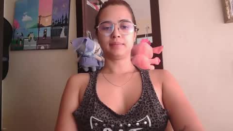triana_bell online show from May 7, 6:25 pm