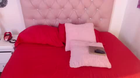 triana_crimson online show from February 4, 1:45 am