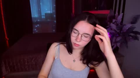 TriciaDaisy online show from June 10, 5:28 am
