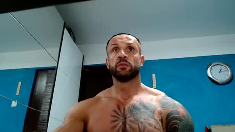 Snapshot of tridentmuscles chatting on October 20, 10:15 pm tridentmuscles online show from October 20, 10:15 pm