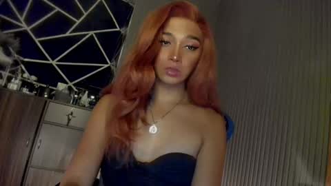 Ms Ella online show from December 29, 7:00 pm